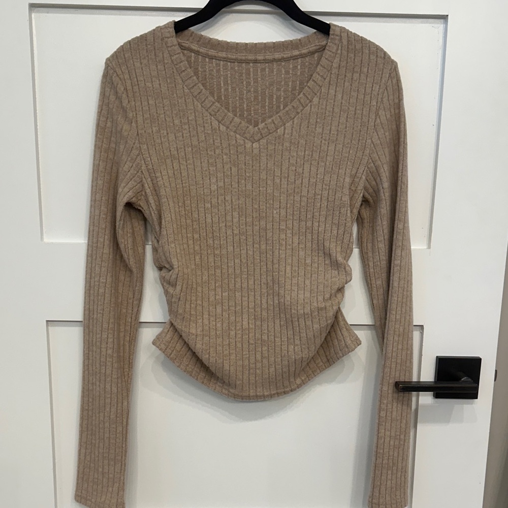 Commense Ribbed V-Neck Top - Picture 7 of 9